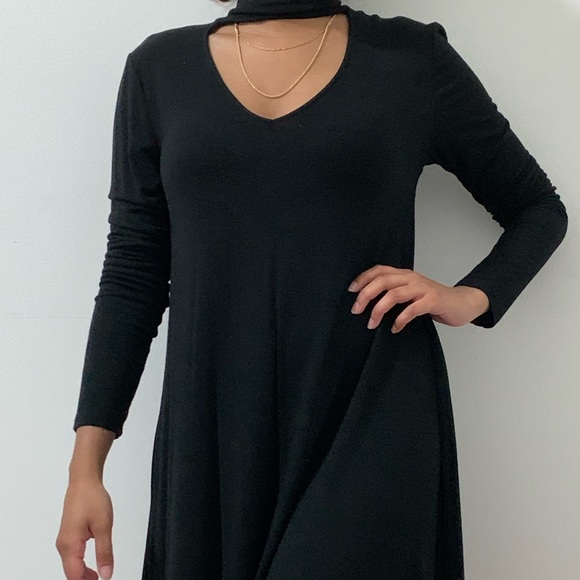 Short Black Dress with Choker - Picture 2 of 3